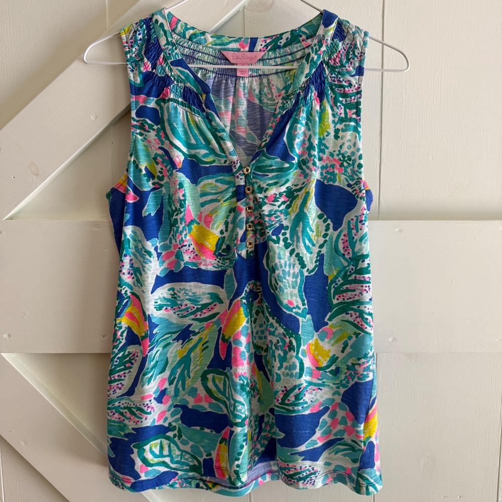 Lilly Pulitzer Sleeveless V-Neck Blouse/Top with Gold‎ Buttons Size XS